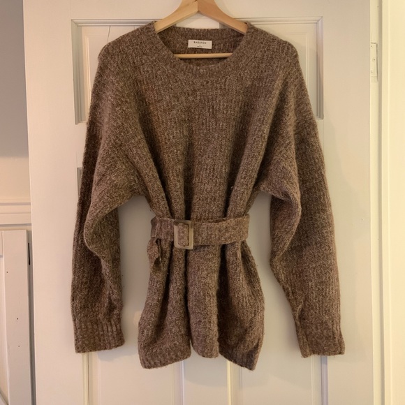 Aritzia Group by Babaton oversized knit sweater with optional belt. Size small - Picture 3 of 4